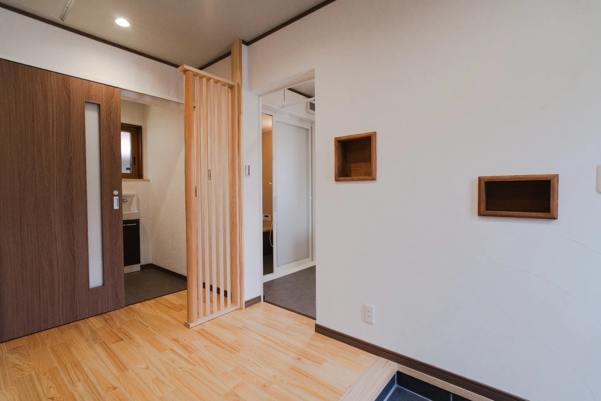 サンゴ、柿渋の塗り壁で調湿、消臭、断熱、抗ウイルス効果で健康快適生活。